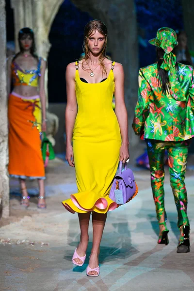 Look 49